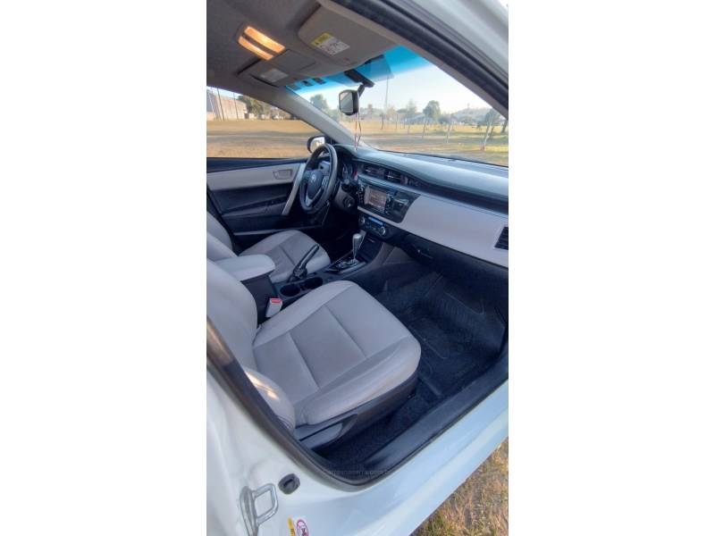 TOYOTA - COROLLA - 2016/2017 - Branca - R$ 90.900,00