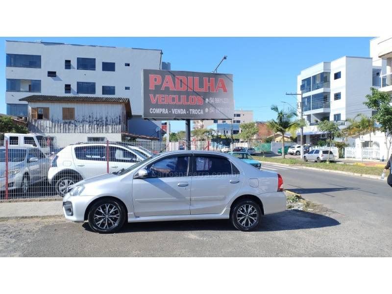TOYOTA - ETIOS - 2016/2017 - Prata - R$ 63.900,00