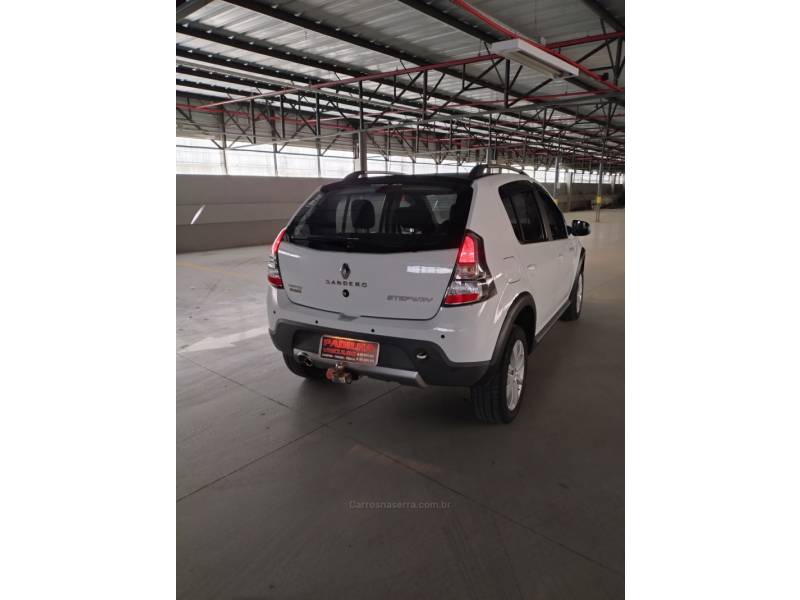 RENAULT - SANDERO - 2014/2014 - Branca - R$ 45.900,00
