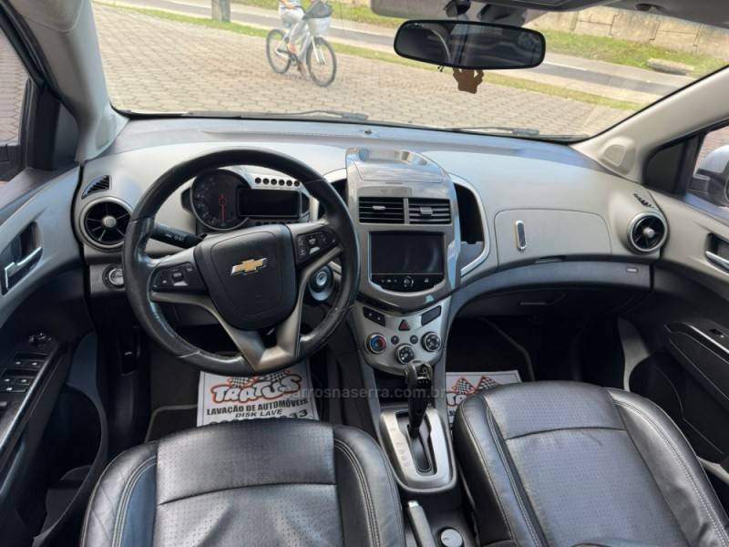 CHEVROLET - SONIC - 2013/2014 - Prata - R$ 45.000,00