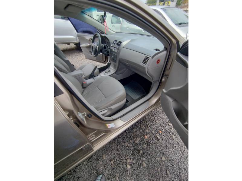 TOYOTA - COROLLA - 2009/2010 - Bege - R$ 56.900,00