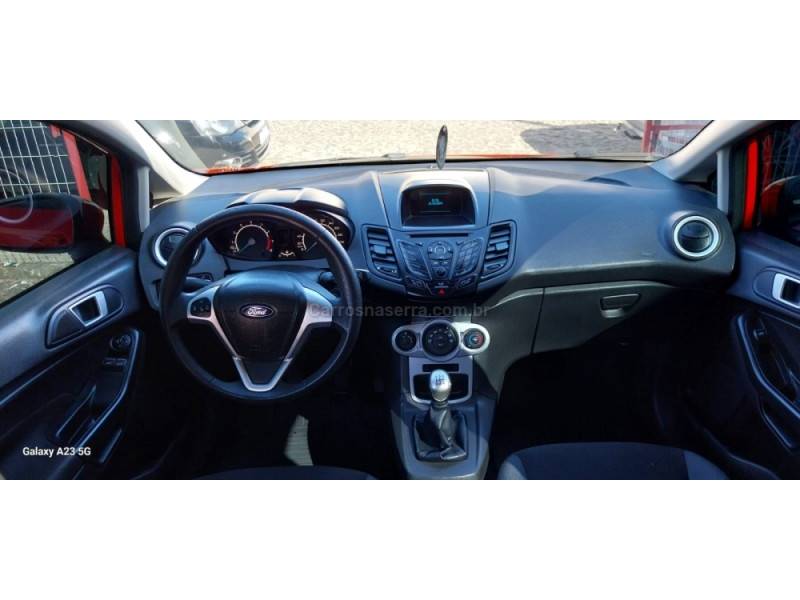 FORD - FIESTA - 2018/2019 - Vermelha - R$ 54.000,00