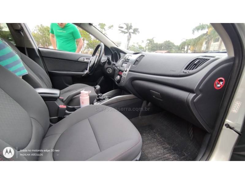 KIA MOTORS - CERATO - 2012/2013 - Prata - R$ 58.000,00