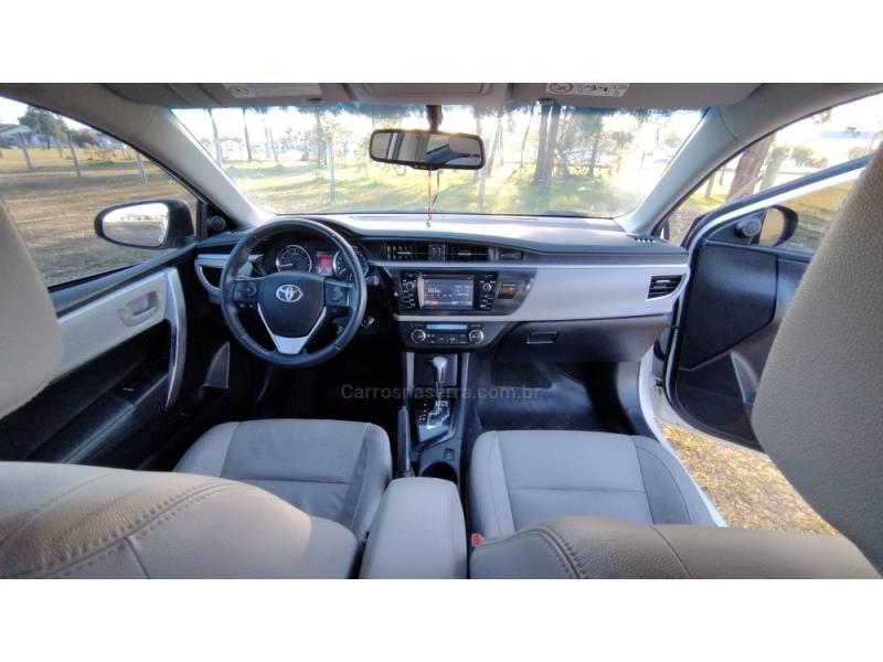 TOYOTA - COROLLA - 2016/2017 - Branca - R$ 90.900,00