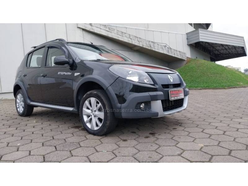 RENAULT - SANDERO - 2013/2014 - Preta - R$ 44.900,00