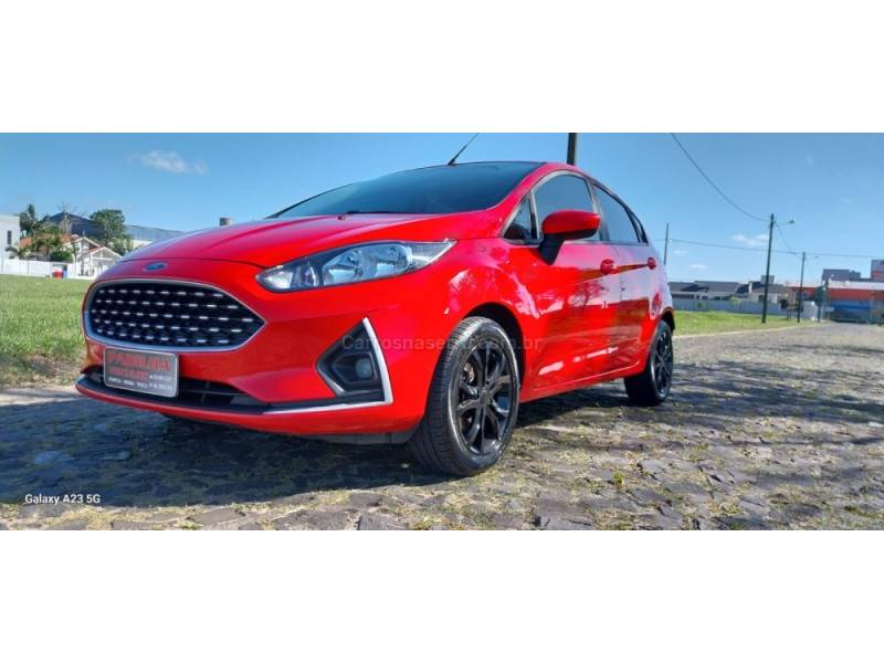 FORD - FIESTA - 2018/2019 - Vermelha - R$ 54.000,00