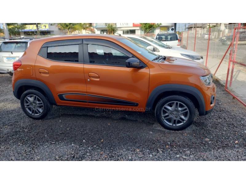 RENAULT - KWID - 2018/2019 - Laranja - R$ 42.900,00