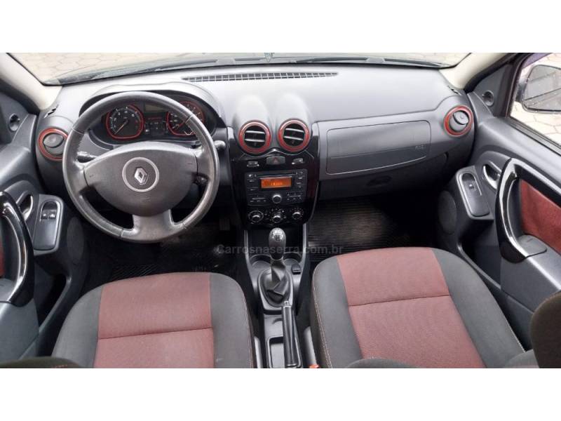 RENAULT - SANDERO - 2013/2014 - Preta - R$ 44.900,00