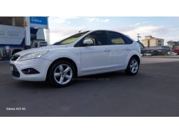 FORD - FOCUS - 2012/2013 - Branca - R$ 44.900,00