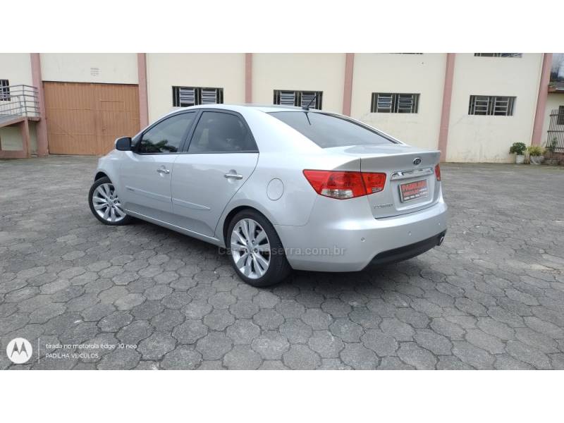KIA MOTORS - CERATO - 2012/2013 - Prata - R$ 58.000,00