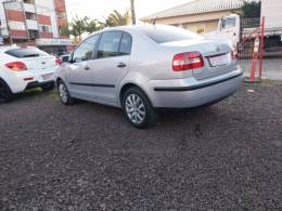 VOLKSWAGEN - POLO SEDAN - 2004/2005 - Prata - R$ 26.000,00