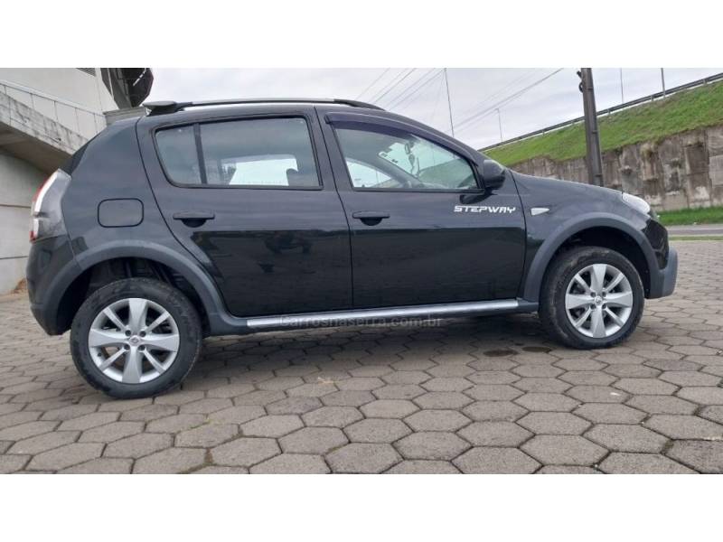 RENAULT - SANDERO - 2013/2014 - Preta - R$ 44.900,00