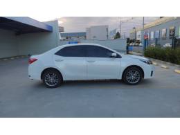TOYOTA - COROLLA - 2016/2017 - Branca - R$ 90.900,00