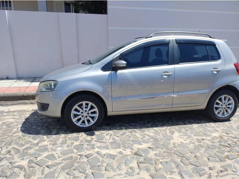 VOLKSWAGEN - FOX - 2013/2013 - Cinza - R$ 40.000,00