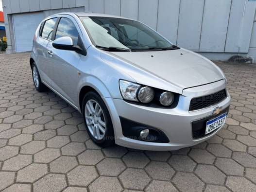 CHEVROLET - SONIC - 2013/2014 - Prata - R$ 45.000,00