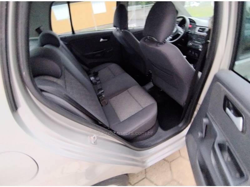 VOLKSWAGEN - FOX - 2013/2013 - Cinza - R$ 40.000,00
