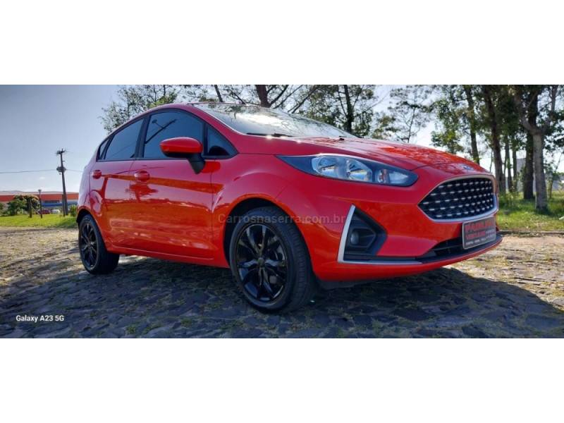 FORD - FIESTA - 2018/2019 - Vermelha - R$ 54.000,00