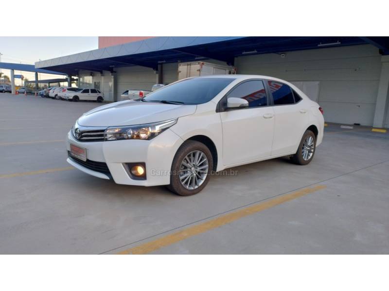 TOYOTA - COROLLA - 2016/2017 - Branca - R$ 90.900,00