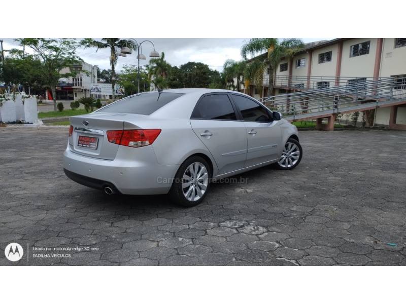 KIA MOTORS - CERATO - 2012/2013 - Prata - R$ 58.000,00