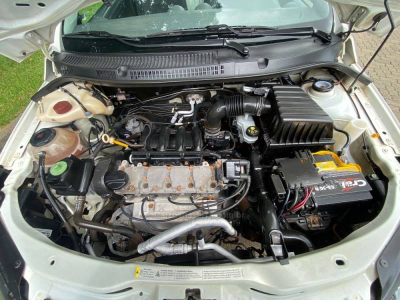VOLKSWAGEN - SAVEIRO - 2017/2018 - Branca - R$ 53.000,00
