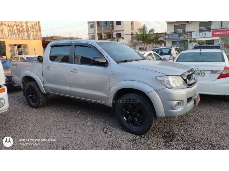 TOYOTA - HILUX - 2010/2010 - Prata - R$ 90.000,00