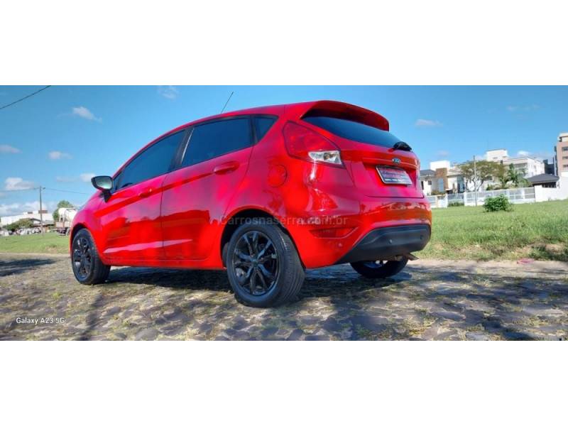 FORD - FIESTA - 2018/2019 - Vermelha - R$ 54.000,00