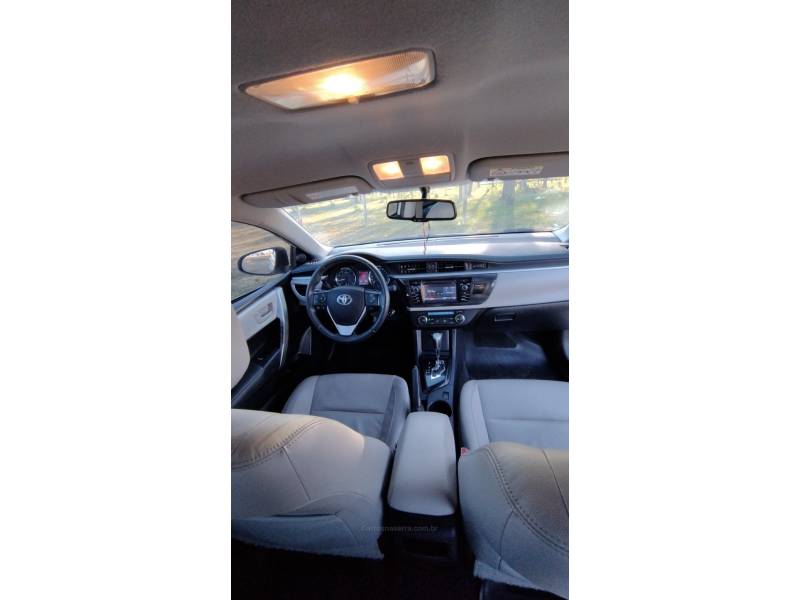 TOYOTA - COROLLA - 2016/2017 - Branca - R$ 90.900,00