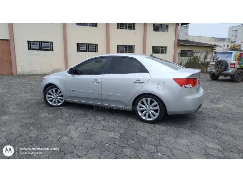 KIA MOTORS - CERATO - 2012/2013 - Prata - R$ 58.000,00