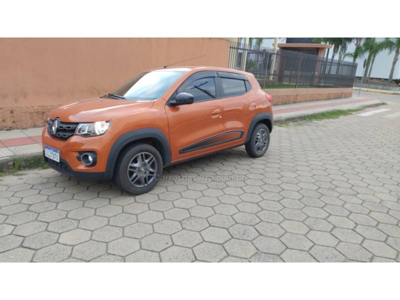 RENAULT - KWID - 2018/2019 - Laranja - R$ 42.900,00