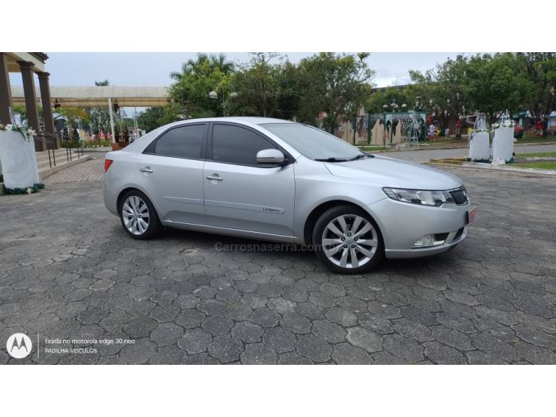 KIA MOTORS - CERATO - 2012/2013 - Prata - R$ 58.000,00