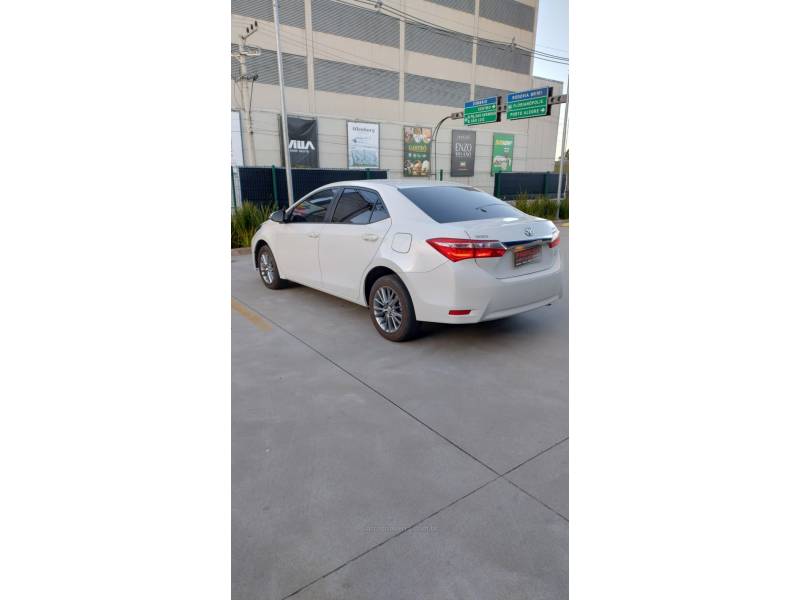 TOYOTA - COROLLA - 2016/2017 - Branca - R$ 90.900,00
