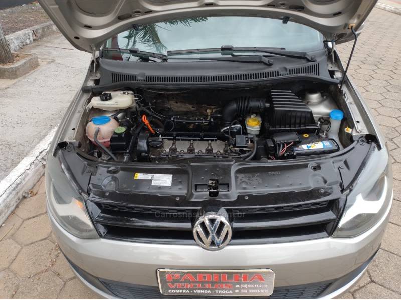 VOLKSWAGEN - FOX - 2013/2013 - Cinza - R$ 40.000,00