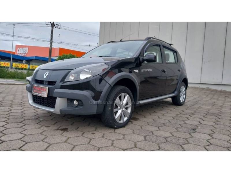 RENAULT - SANDERO - 2013/2014 - Preta - R$ 44.900,00