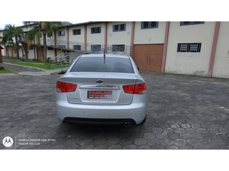 KIA MOTORS - CERATO - 2012/2013 - Prata - R$ 58.000,00