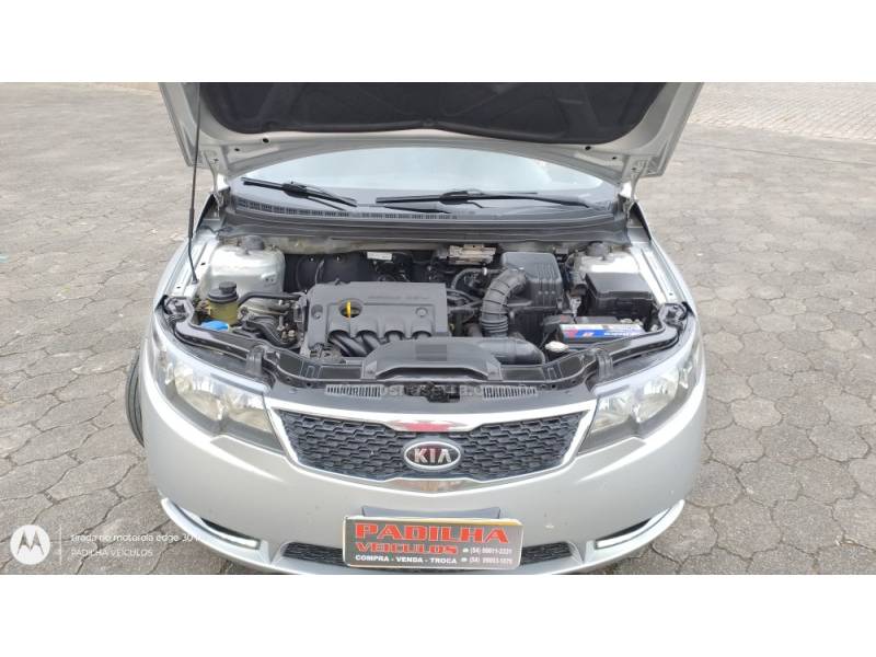 KIA MOTORS - CERATO - 2012/2013 - Prata - R$ 58.000,00