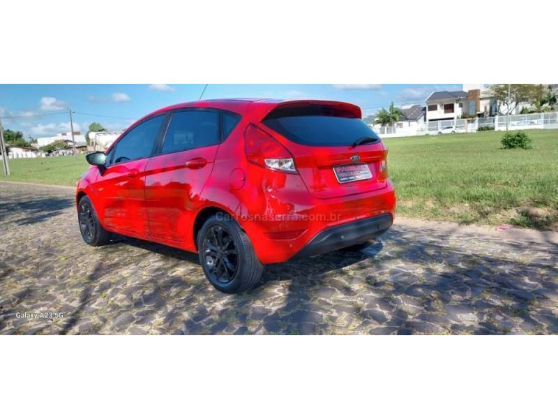 FORD - FIESTA - 2018/2019 - Vermelha - R$ 54.000,00