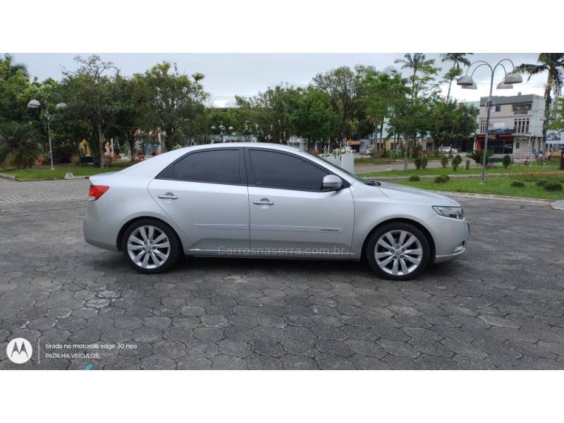 KIA MOTORS - CERATO - 2012/2013 - Prata - R$ 58.000,00