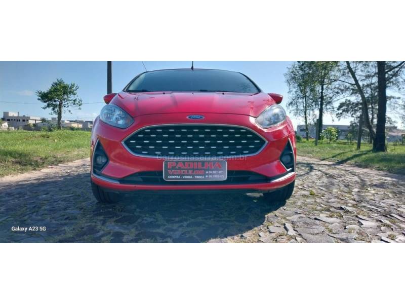 FORD - FIESTA - 2018/2019 - Vermelha - R$ 54.000,00