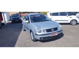 VOLKSWAGEN - POLO SEDAN - 2004/2005 - Prata - R$ 26.000,00