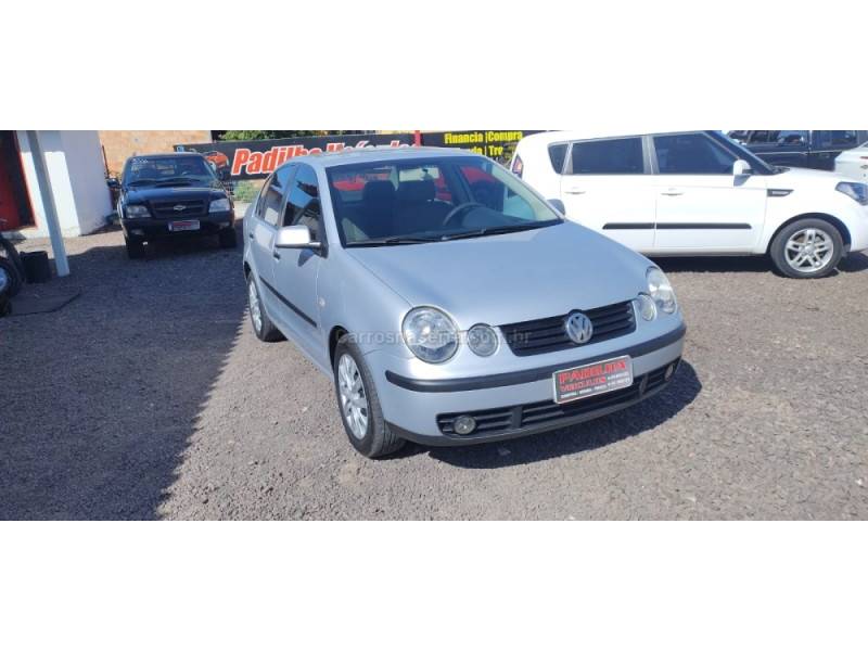 VOLKSWAGEN - POLO SEDAN - 2004/2005 - Prata - R$ 26.000,00