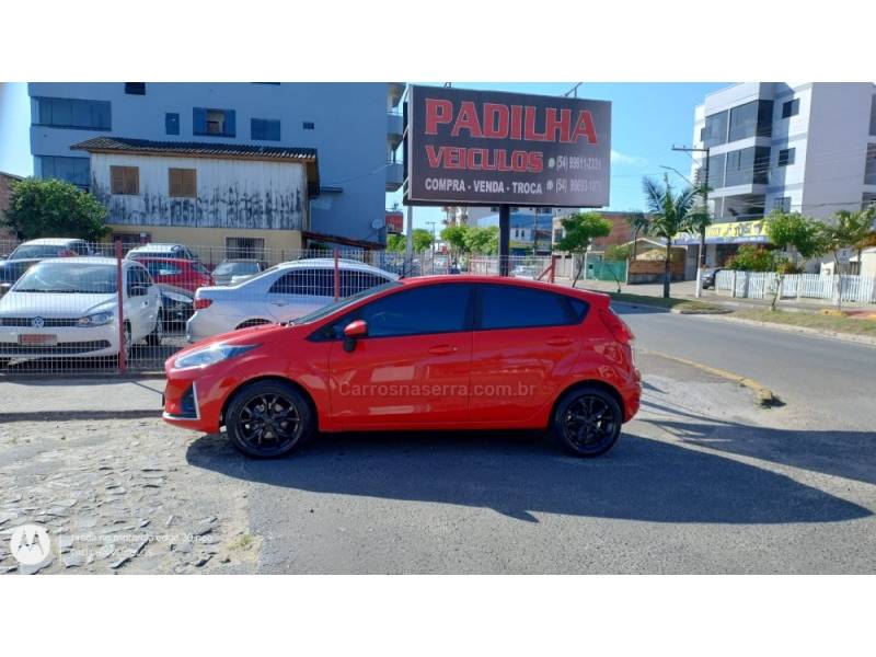 FORD - FIESTA - 2018/2019 - Vermelha - R$ 54.000,00