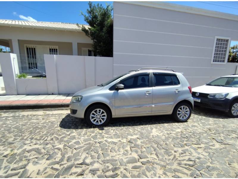 VOLKSWAGEN - FOX - 2013/2013 - Cinza - R$ 40.000,00