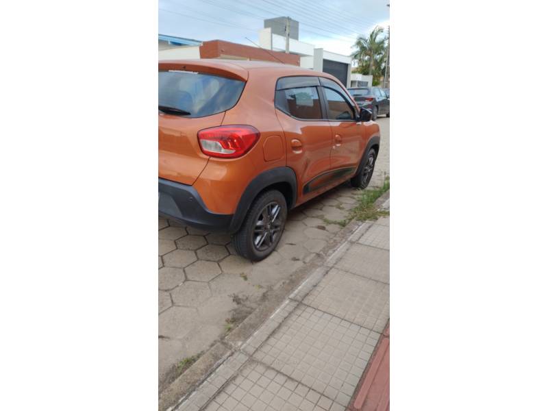 RENAULT - KWID - 2018/2019 - Laranja - R$ 42.900,00