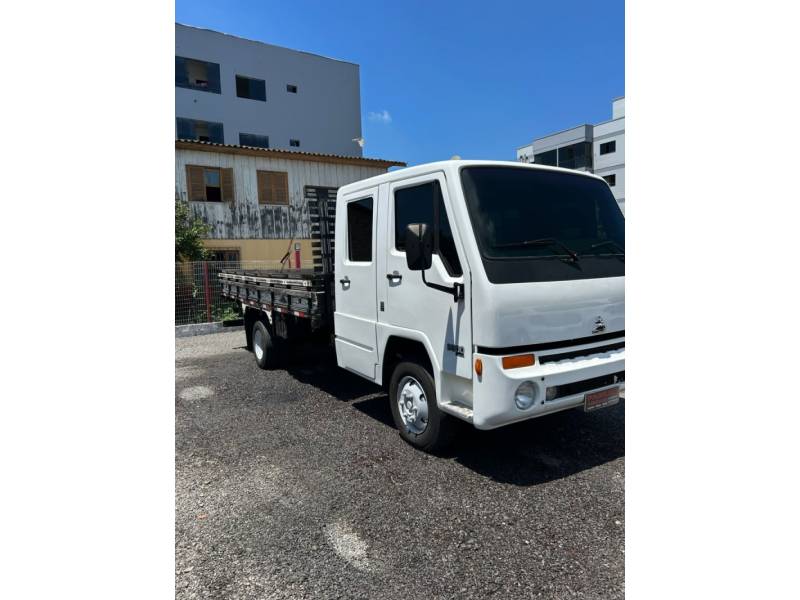 AGRALE - 8500 - 2010/2010 - Branca - R$ 130.000,00