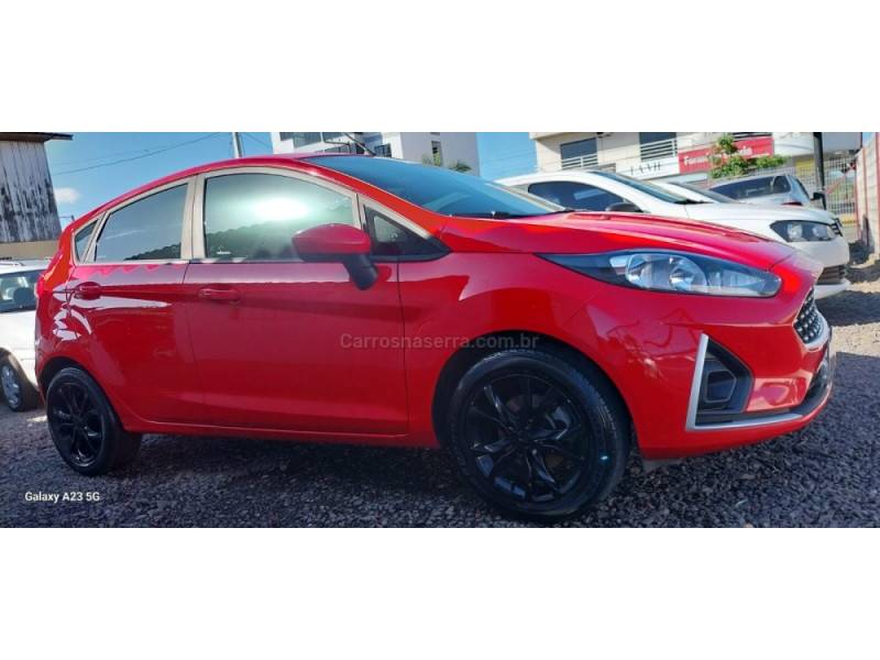 FORD - FIESTA - 2018/2019 - Vermelha - R$ 54.000,00