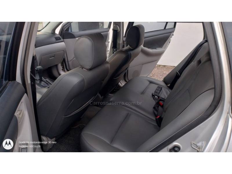 TOYOTA - FIELDER - 2005/2006 - Prata - R$ 41.000,00