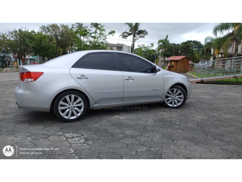 KIA MOTORS - CERATO - 2012/2013 - Prata - R$ 58.000,00