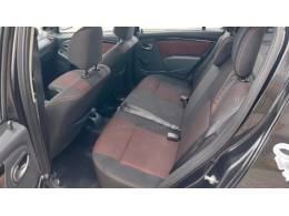 RENAULT - SANDERO - 2013/2014 - Preta - R$ 44.900,00