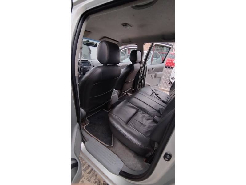 TOYOTA - HILUX - 2010/2010 - Prata - R$ 90.000,00