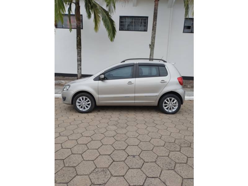 VOLKSWAGEN - FOX - 2013/2013 - Cinza - R$ 40.000,00
